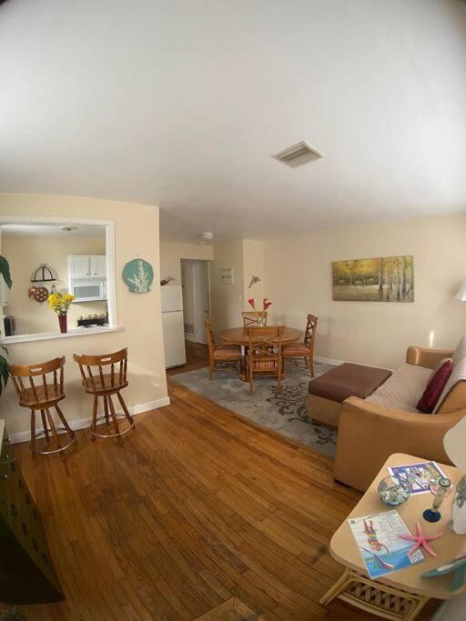 Private One-Bedroom 6 -Directly Across From Beach St. Pete Beach Zewnętrze zdjęcie